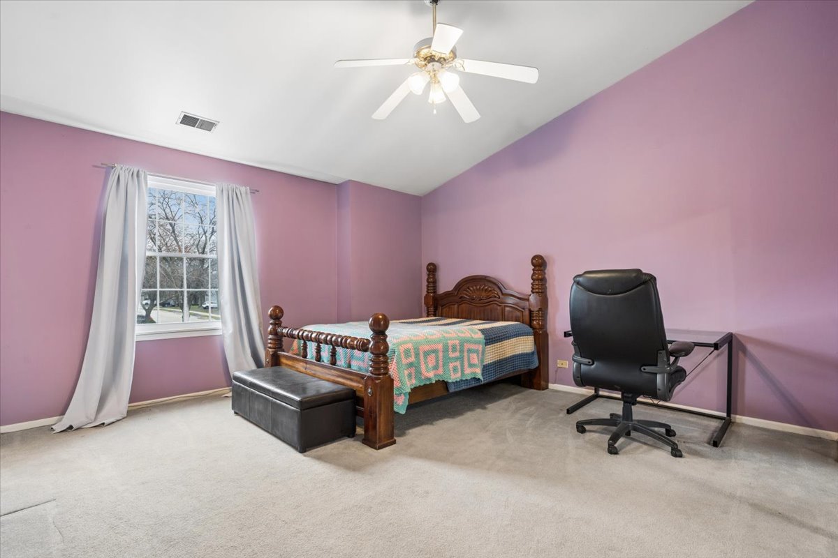 1530 Apple Grove Lane, Westmont, IL 60559