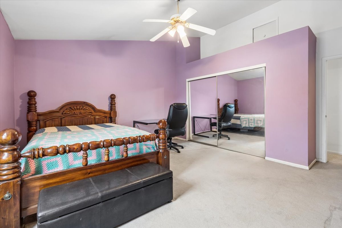 1530 Apple Grove Lane, Westmont, IL 60559