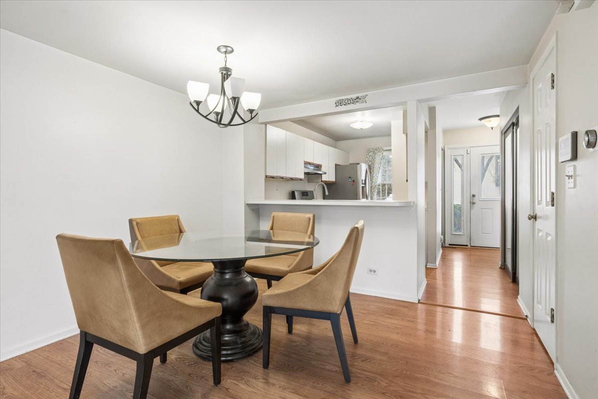 1530 Apple Grove Lane, Westmont, IL 60559