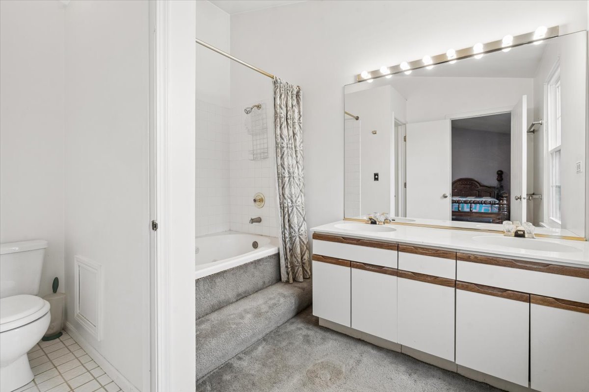 1530 Apple Grove Lane, Westmont, IL 60559