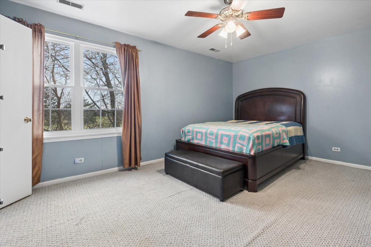 1530 Apple Grove Lane, Westmont, IL 60559