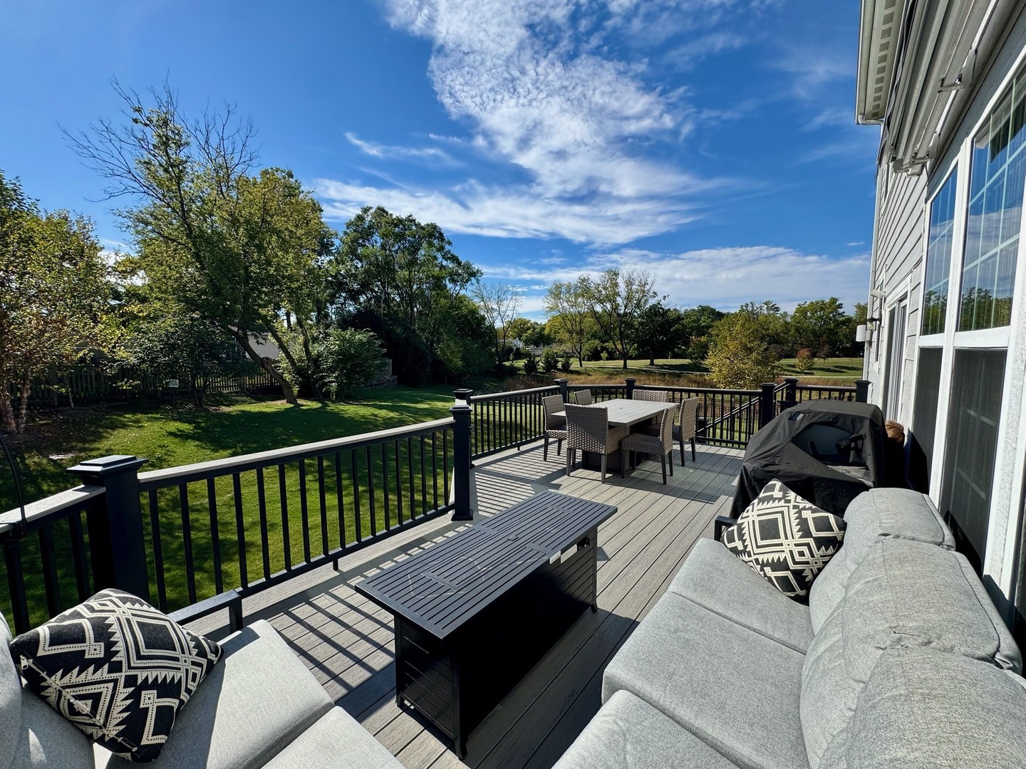 2555 Leander Court, Woodridge, IL 60517