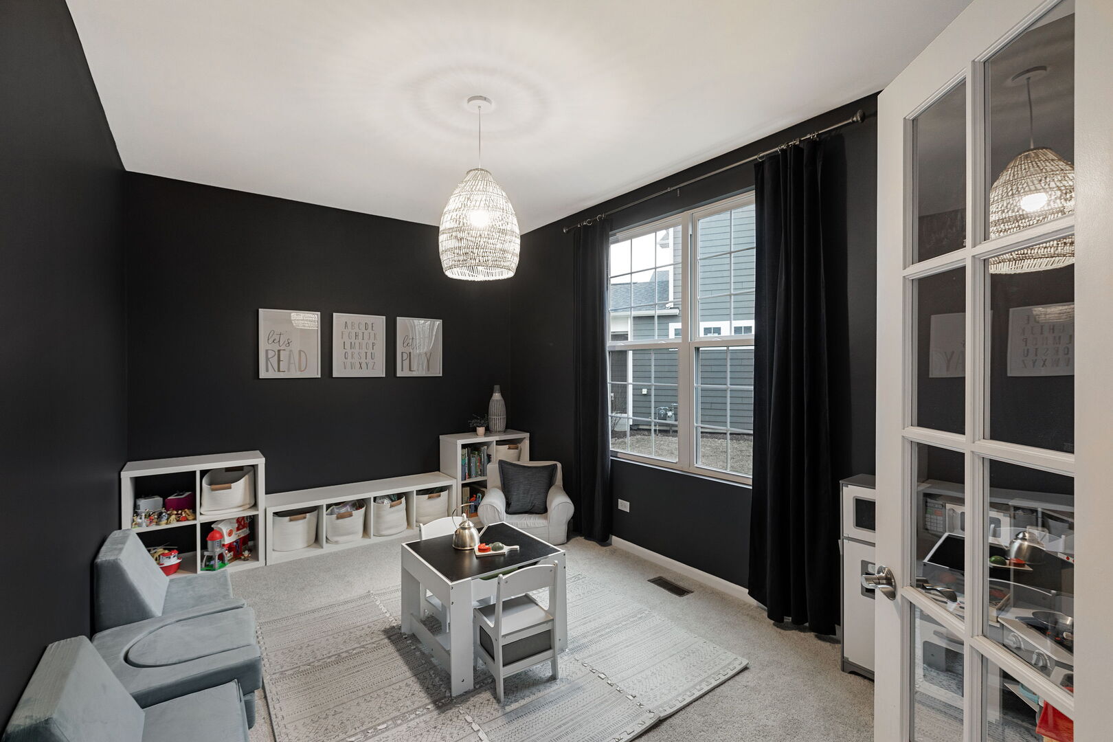 2555 Leander Court, Woodridge, IL 60517