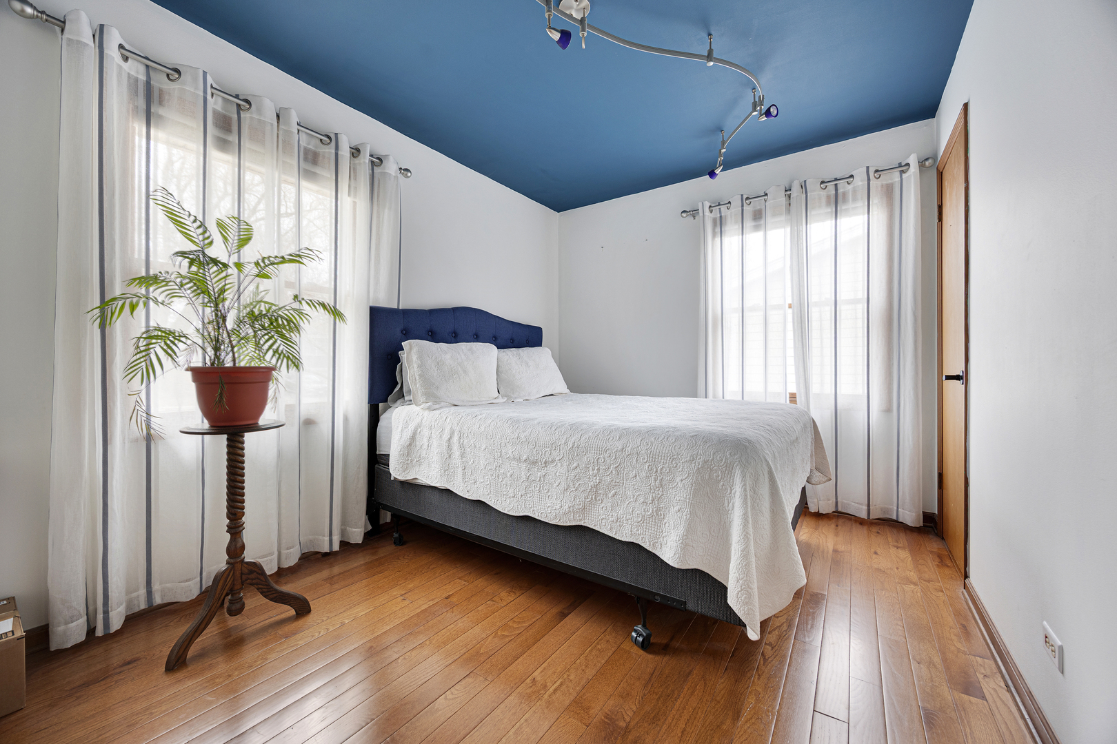 145 Concord Avenue, South Elgin, IL 60177