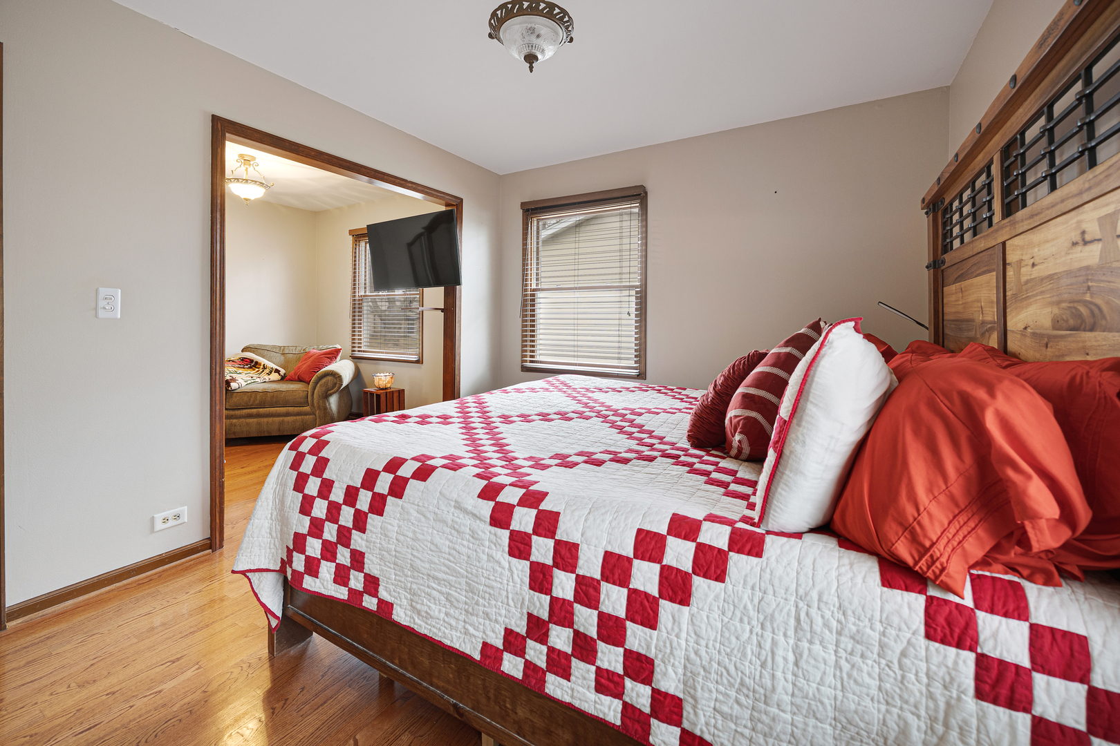 145 Concord Avenue, South Elgin, IL 60177