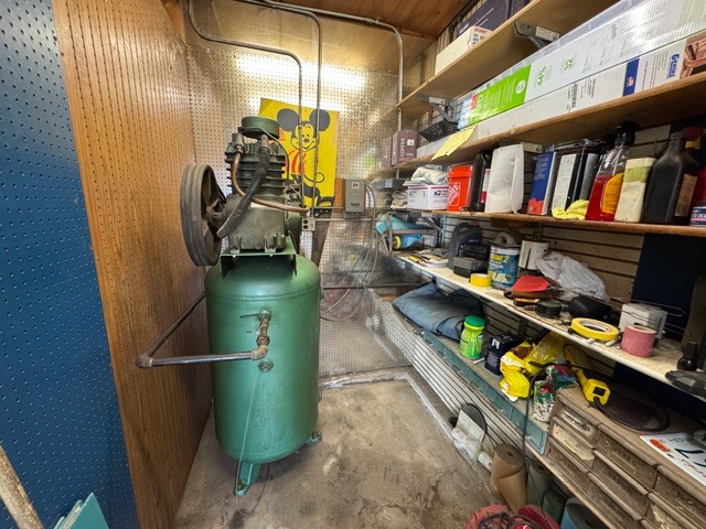 145 Concord Avenue, South Elgin, IL 60177