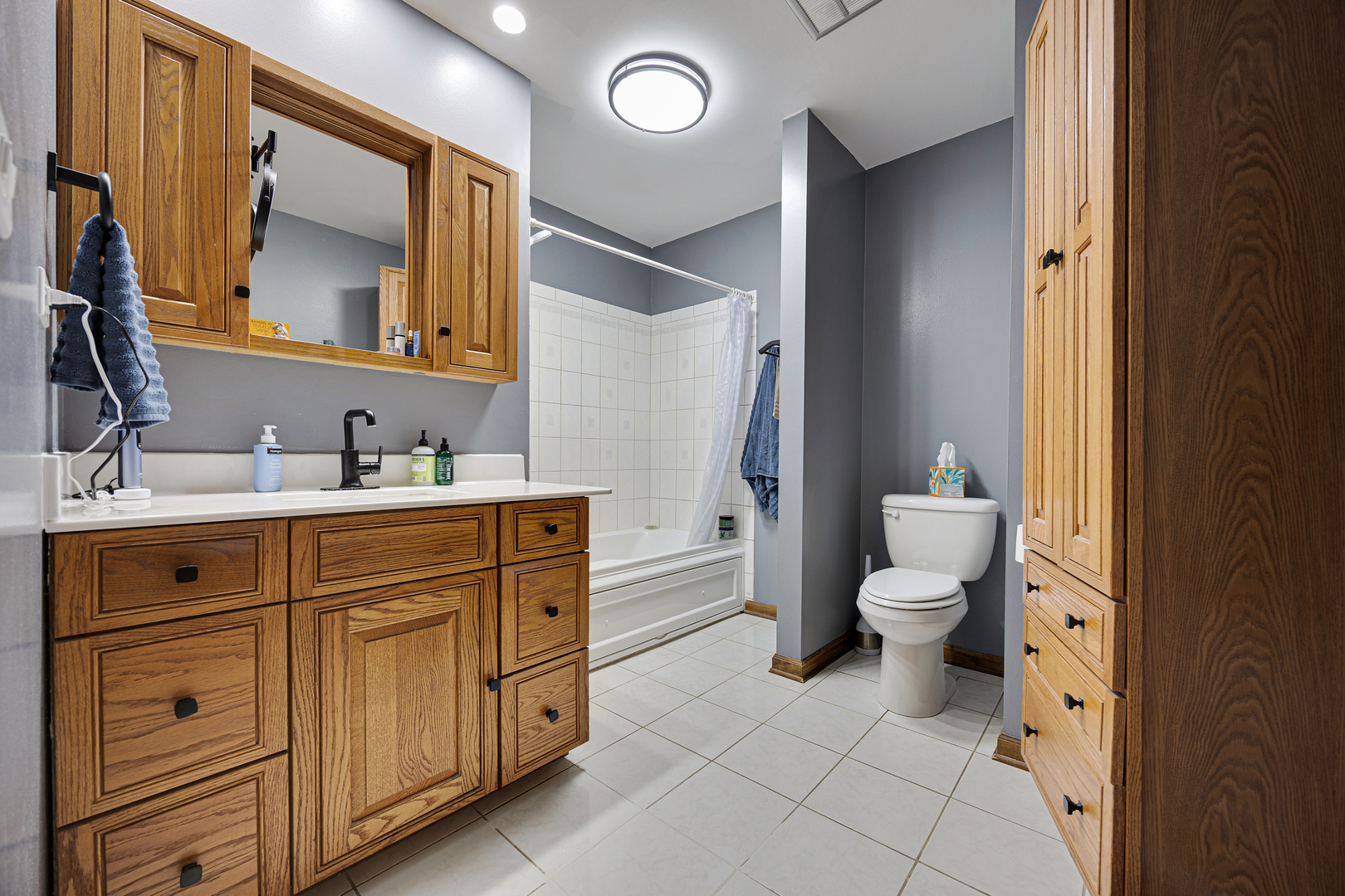 145 Concord Avenue, South Elgin, IL 60177