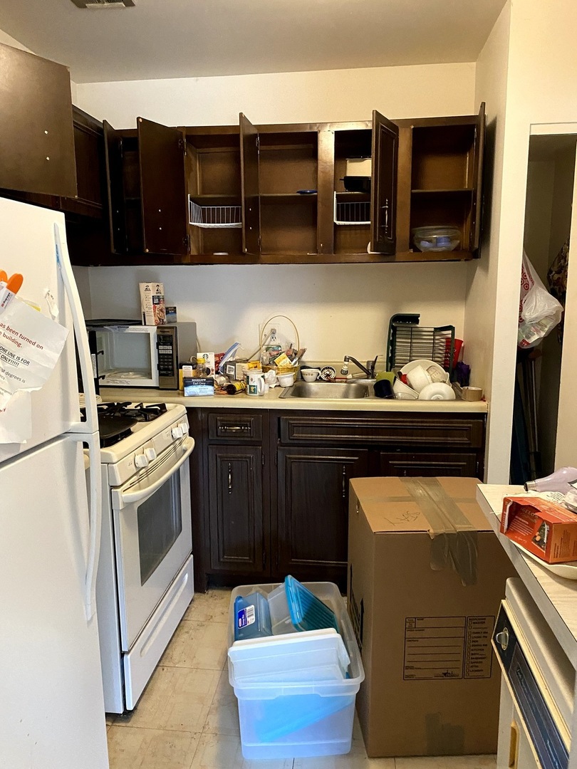 9S220 Lake Drive #16-104, Willowbrook, IL 60527