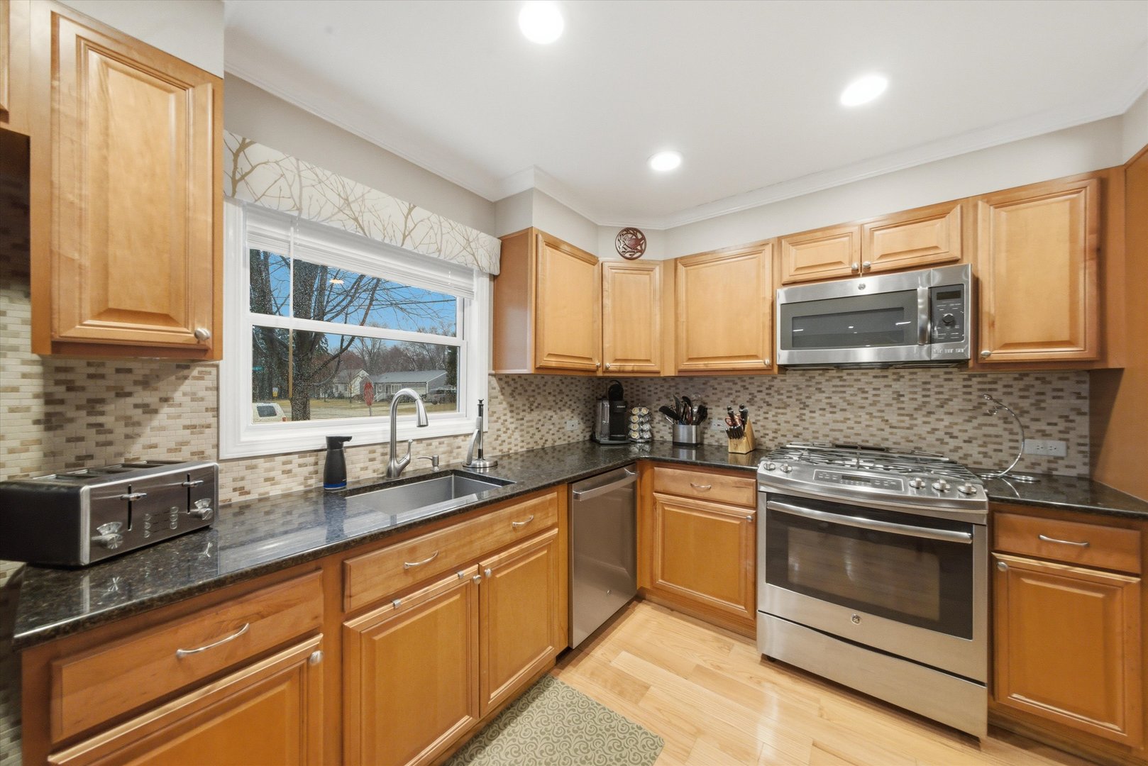 522 Lilac Court, Round Lake Beach, IL 60073