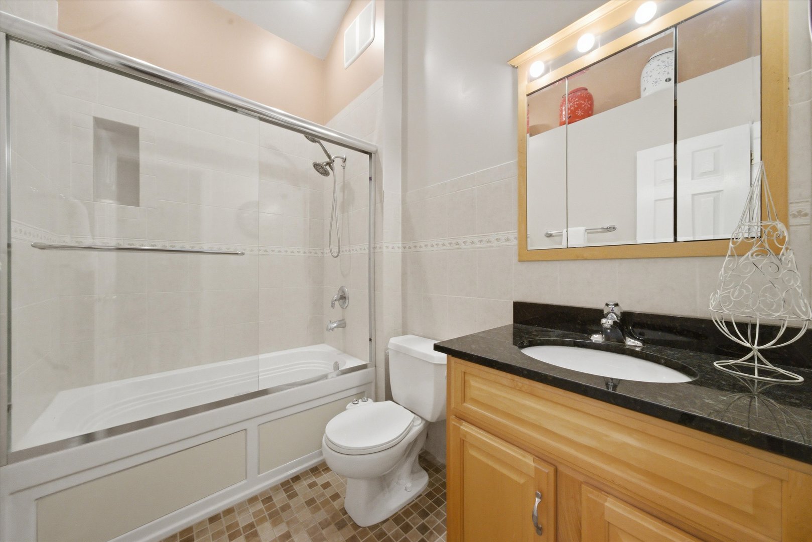 522 Lilac Court, Round Lake Beach, IL 60073