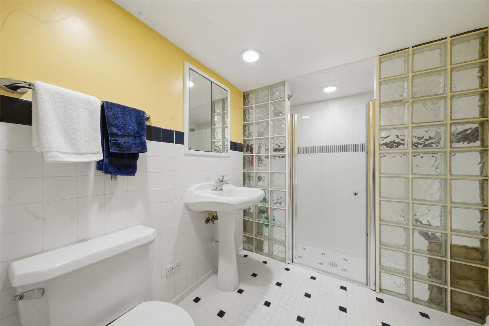 522 Lilac Court, Round Lake Beach, IL 60073