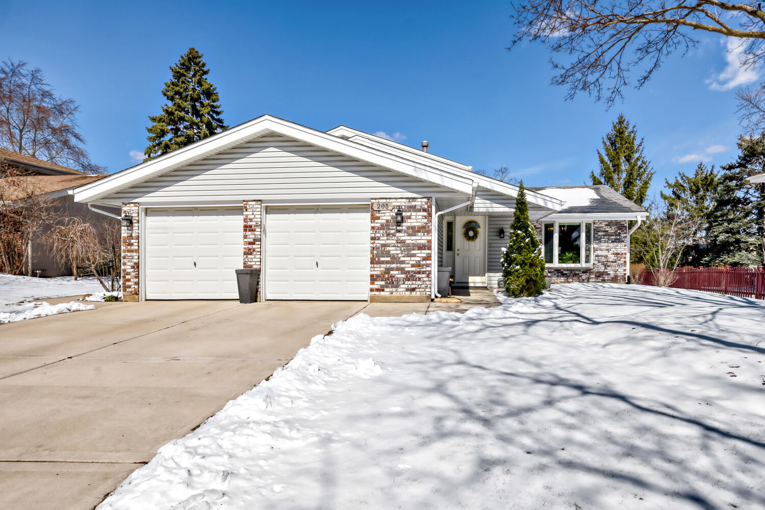 205 Cambridge Lane, Bloomingdale, IL 60108