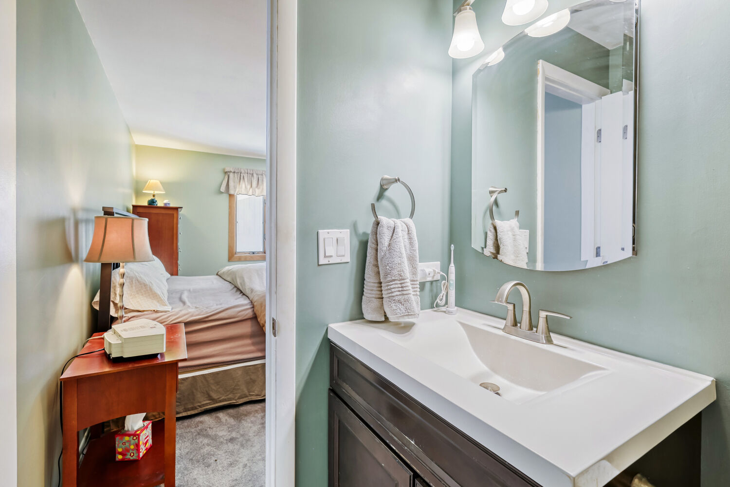 205 Cambridge Lane, Bloomingdale, IL 60108