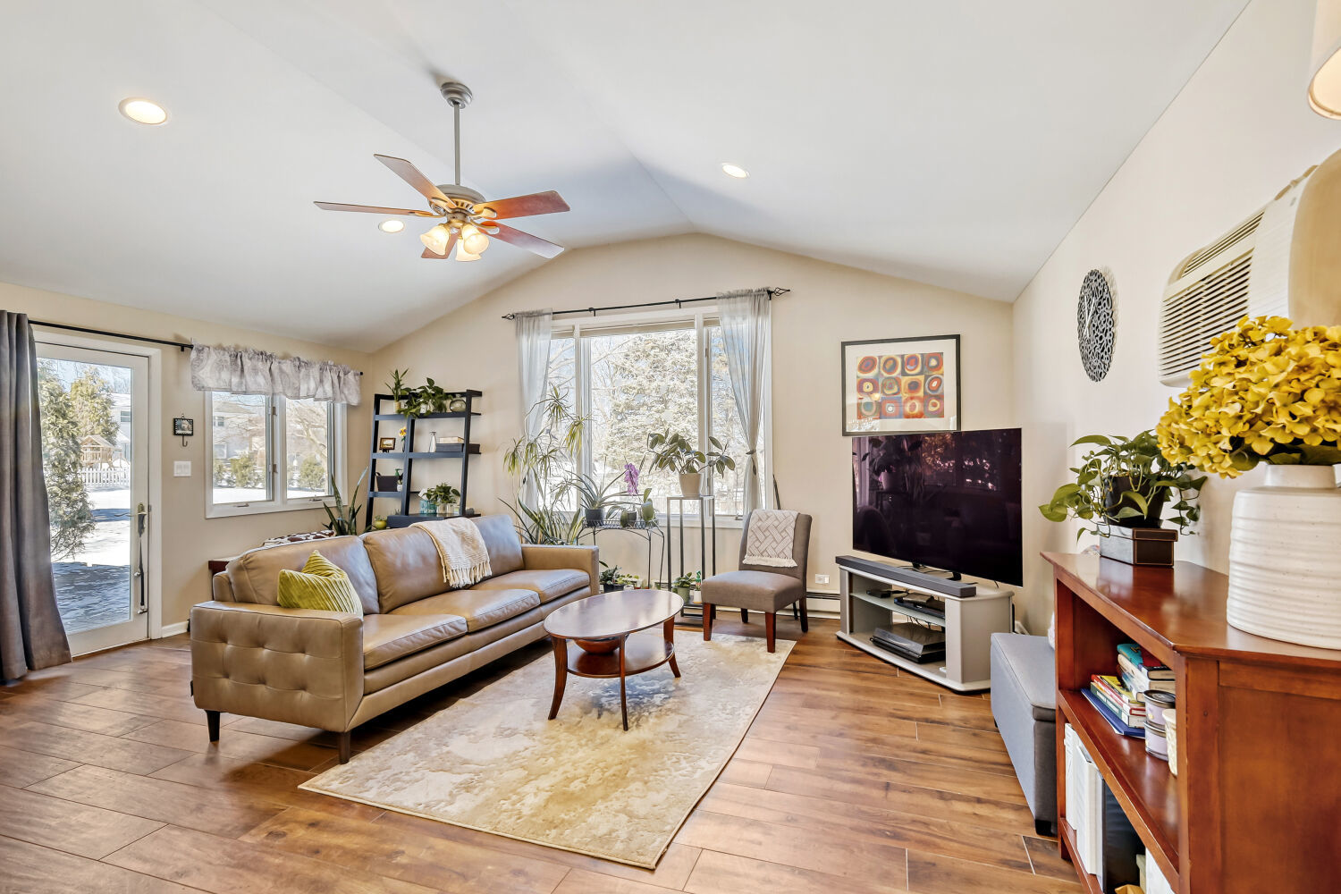 205 Cambridge Lane, Bloomingdale, IL 60108