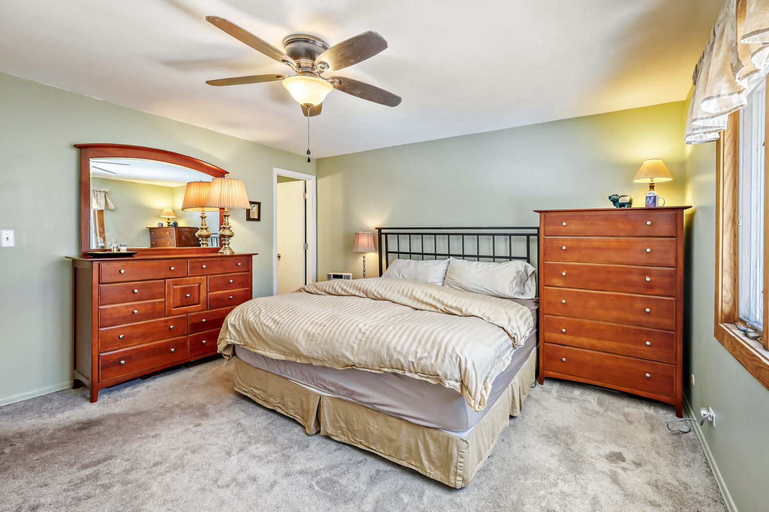 205 Cambridge Lane, Bloomingdale, IL 60108