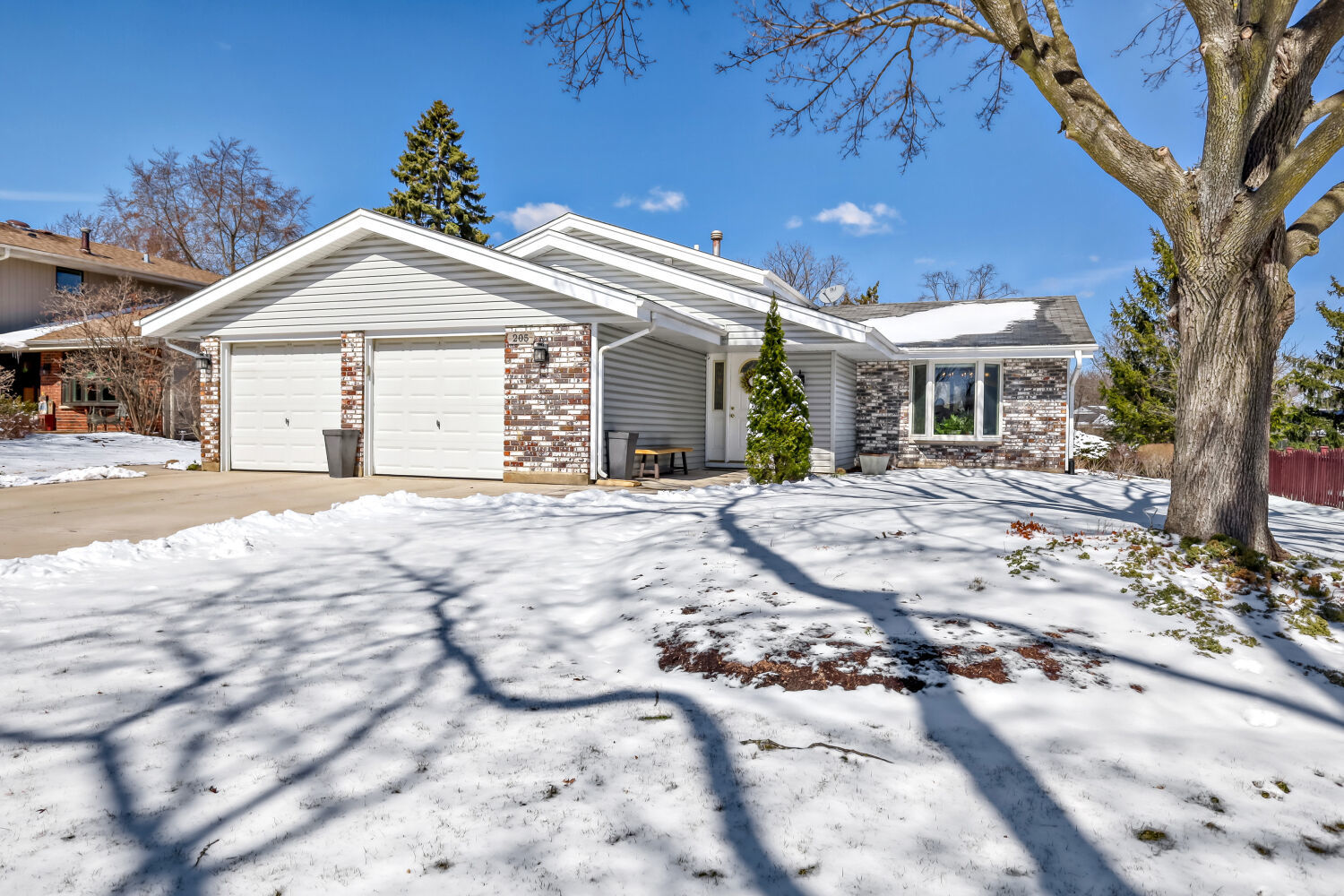 205 Cambridge Lane, Bloomingdale, IL 60108