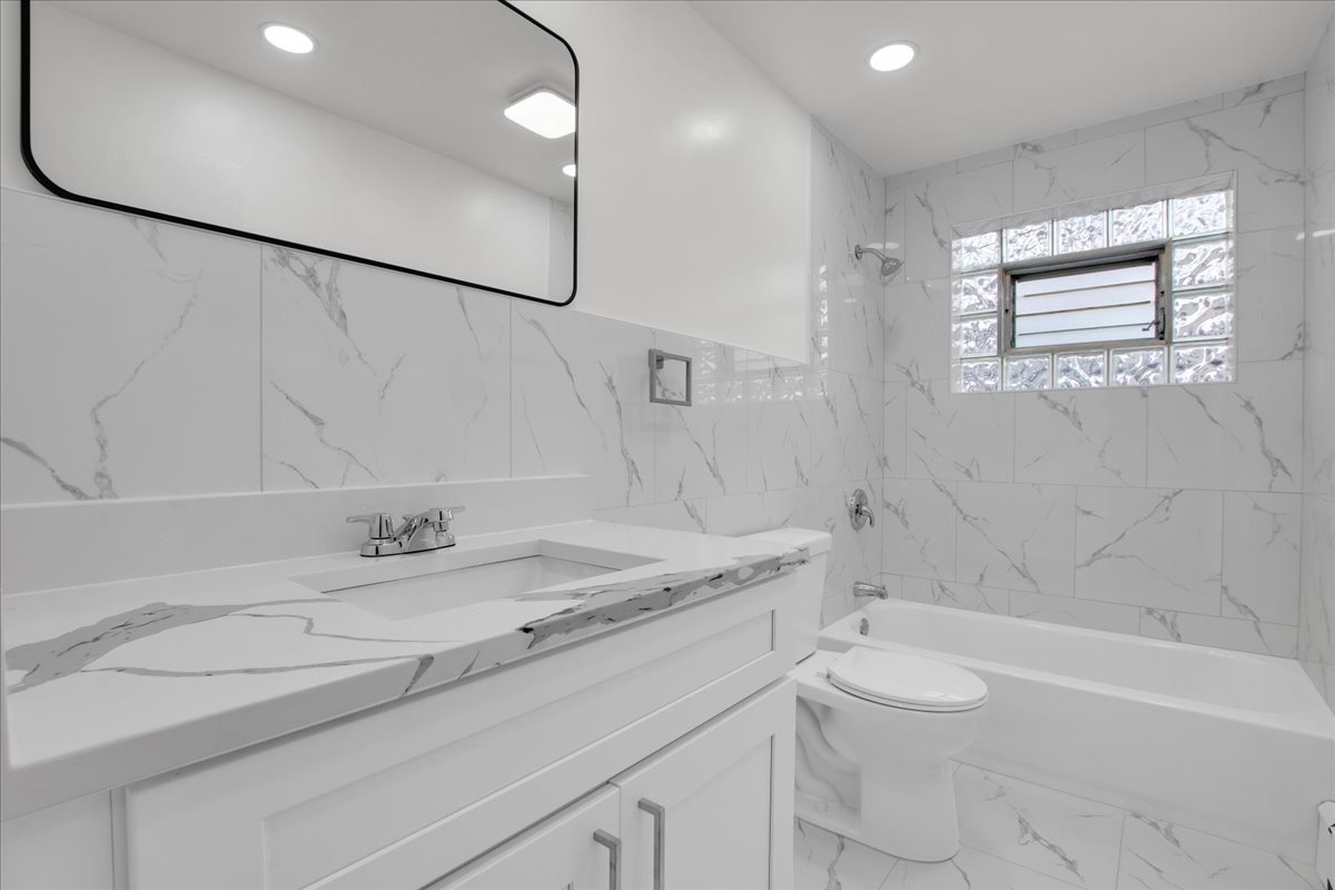 8634 W Summerdale Avenue #1S, Chicago, IL 60656