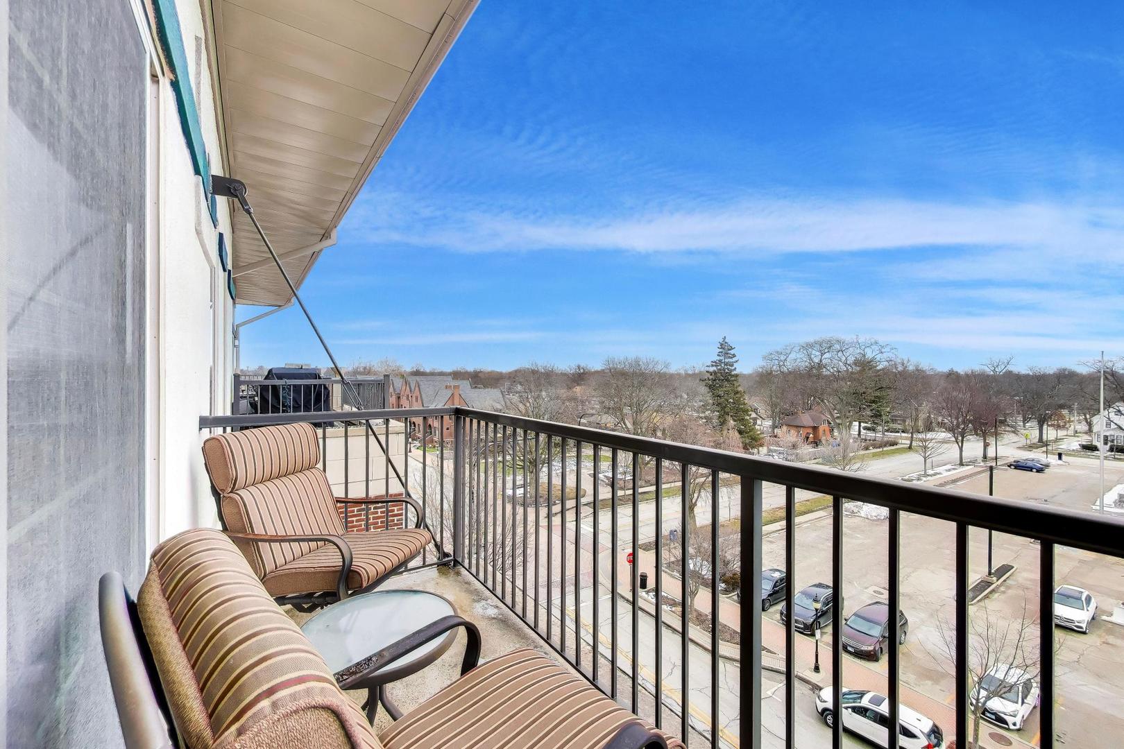 100 S Emerson Street #507, Mount Prospect, IL 60056