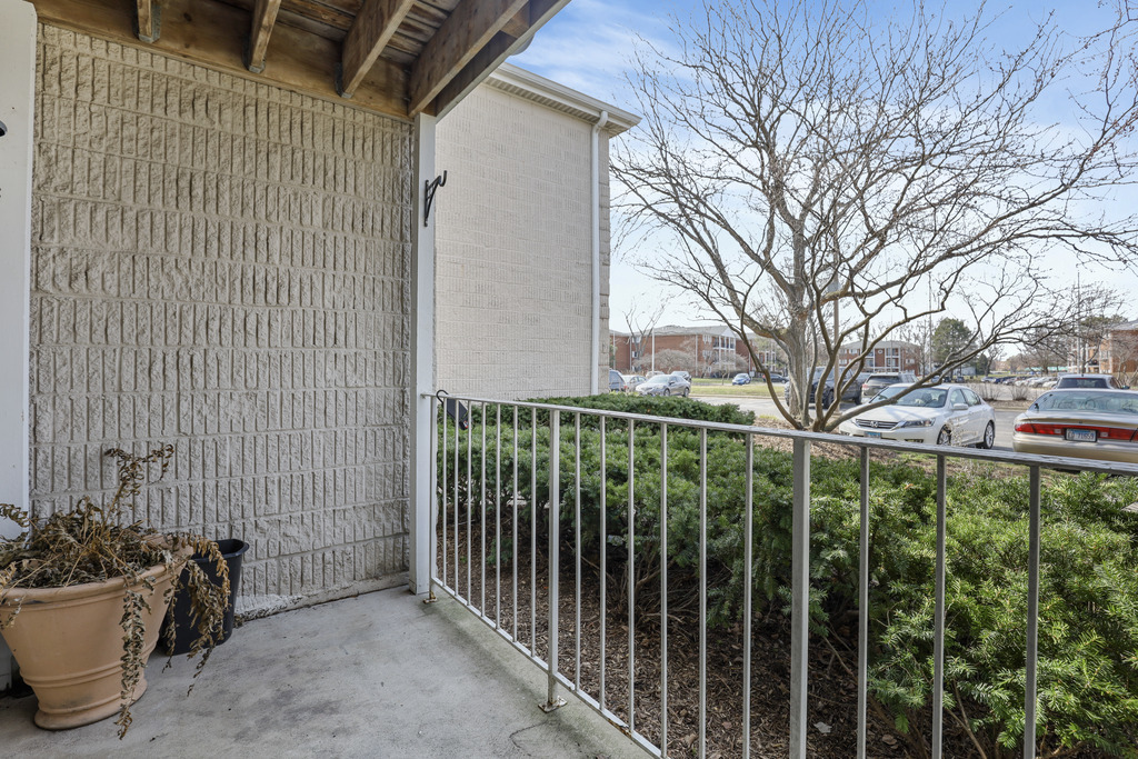 764 N Gary Avenue #110, Carol Stream, IL 60188