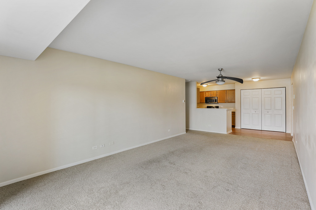 764 N Gary Avenue #110, Carol Stream, IL 60188