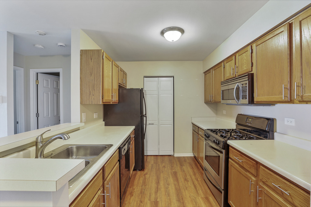 764 N Gary Avenue #110, Carol Stream, IL 60188