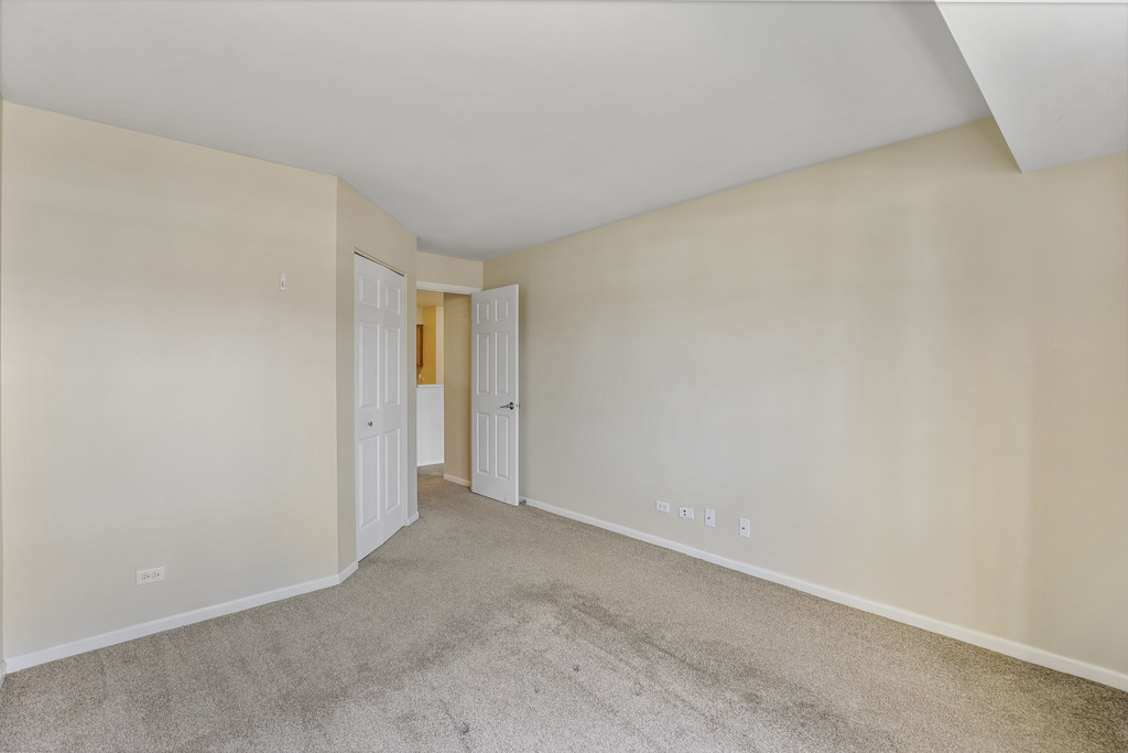 764 N Gary Avenue #110, Carol Stream, IL 60188
