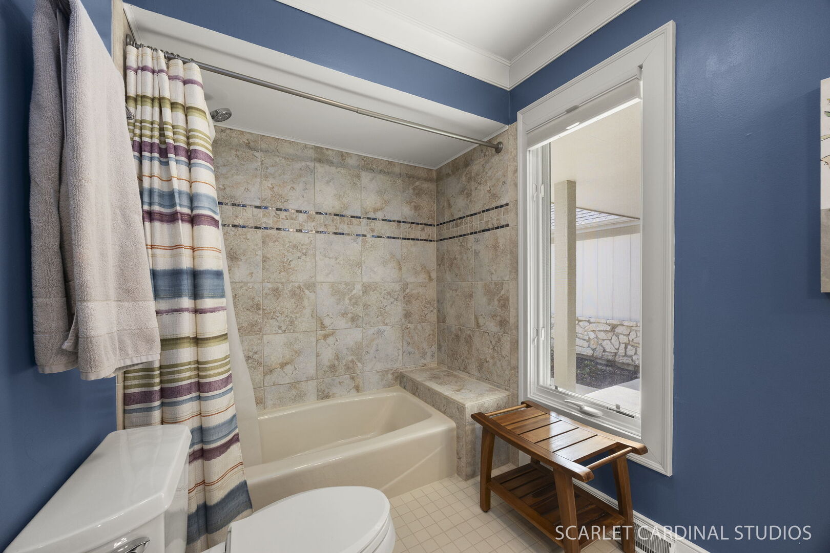 320 Oakwood Court, Wheaton, IL 60189