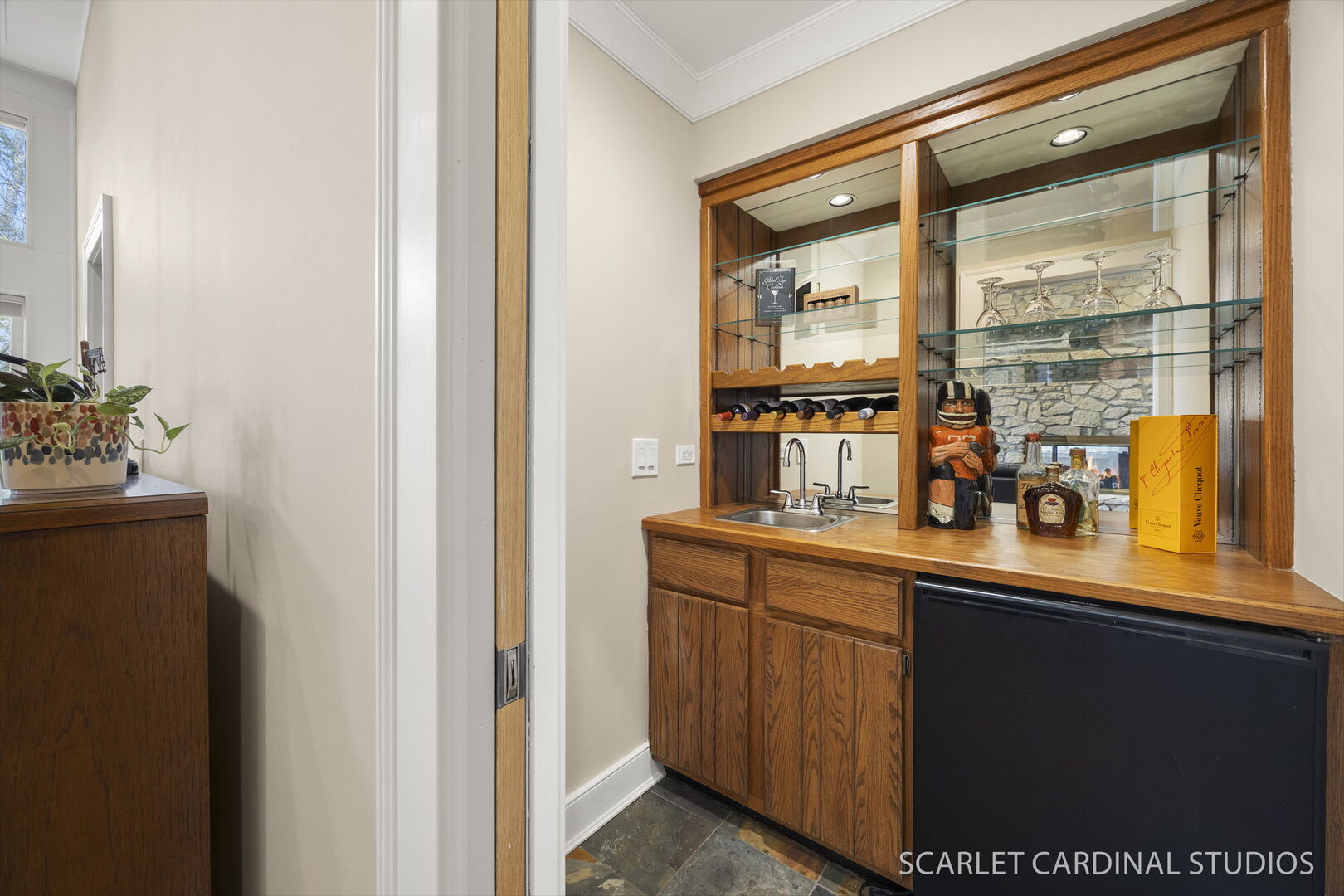 320 Oakwood Court, Wheaton, IL 60189