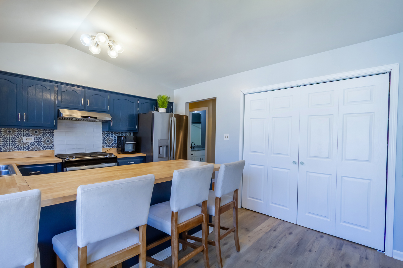 3N046 Lakeview Court, West Chicago, IL 60185