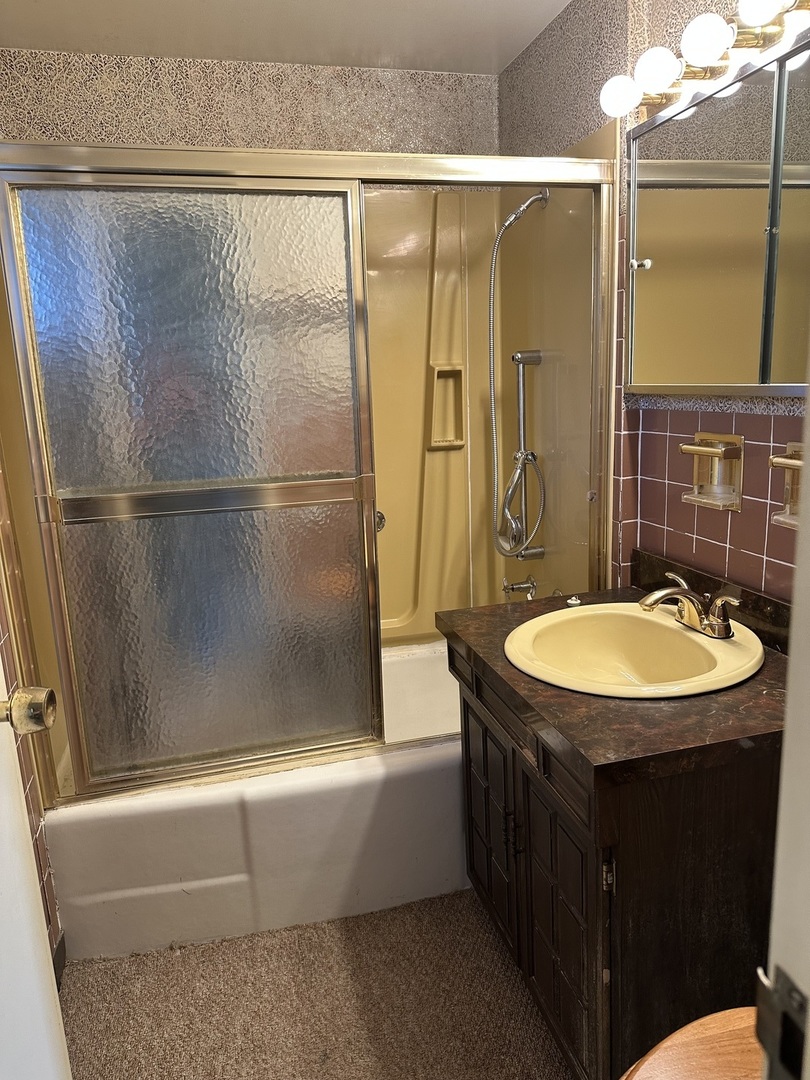 607 Enterprise Road, Chicago Heights, IL 60411