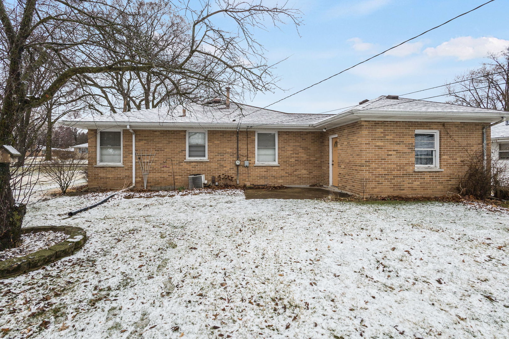 19 N East Avenue, South Elgin, IL 60177