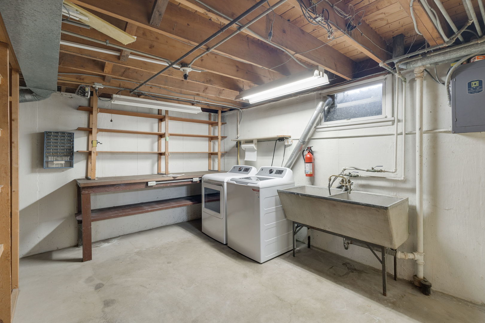 19 N East Avenue, South Elgin, IL 60177