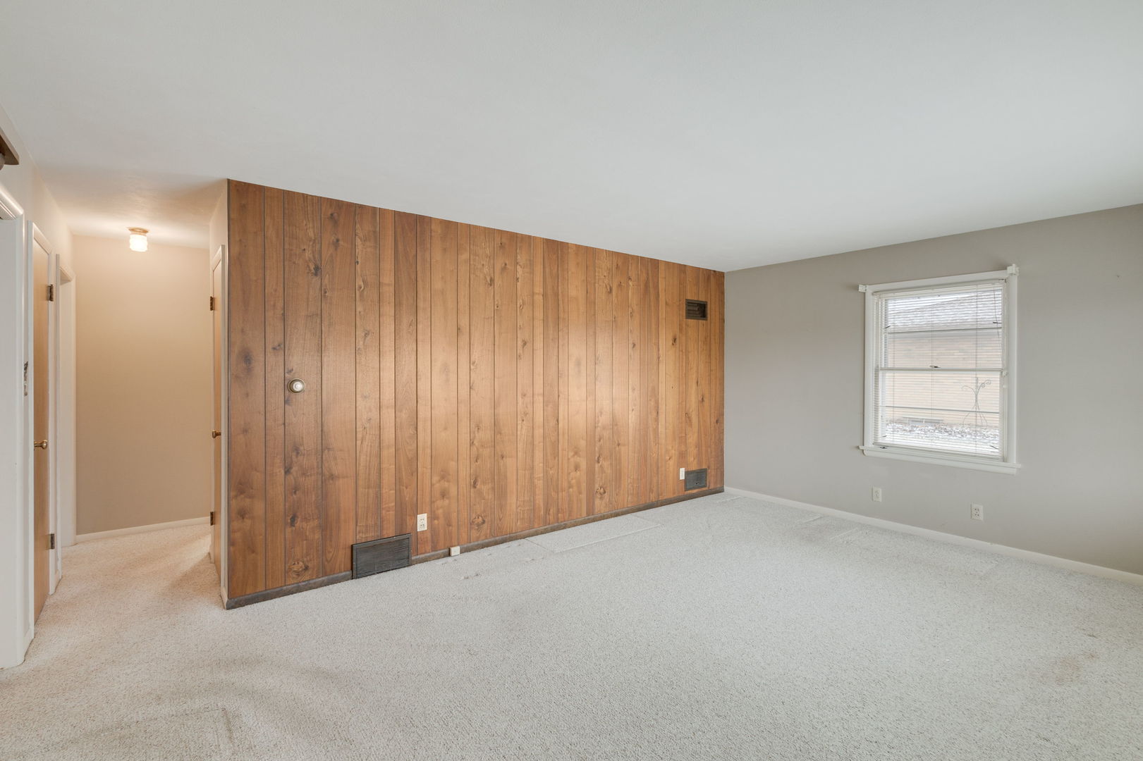 19 N East Avenue, South Elgin, IL 60177