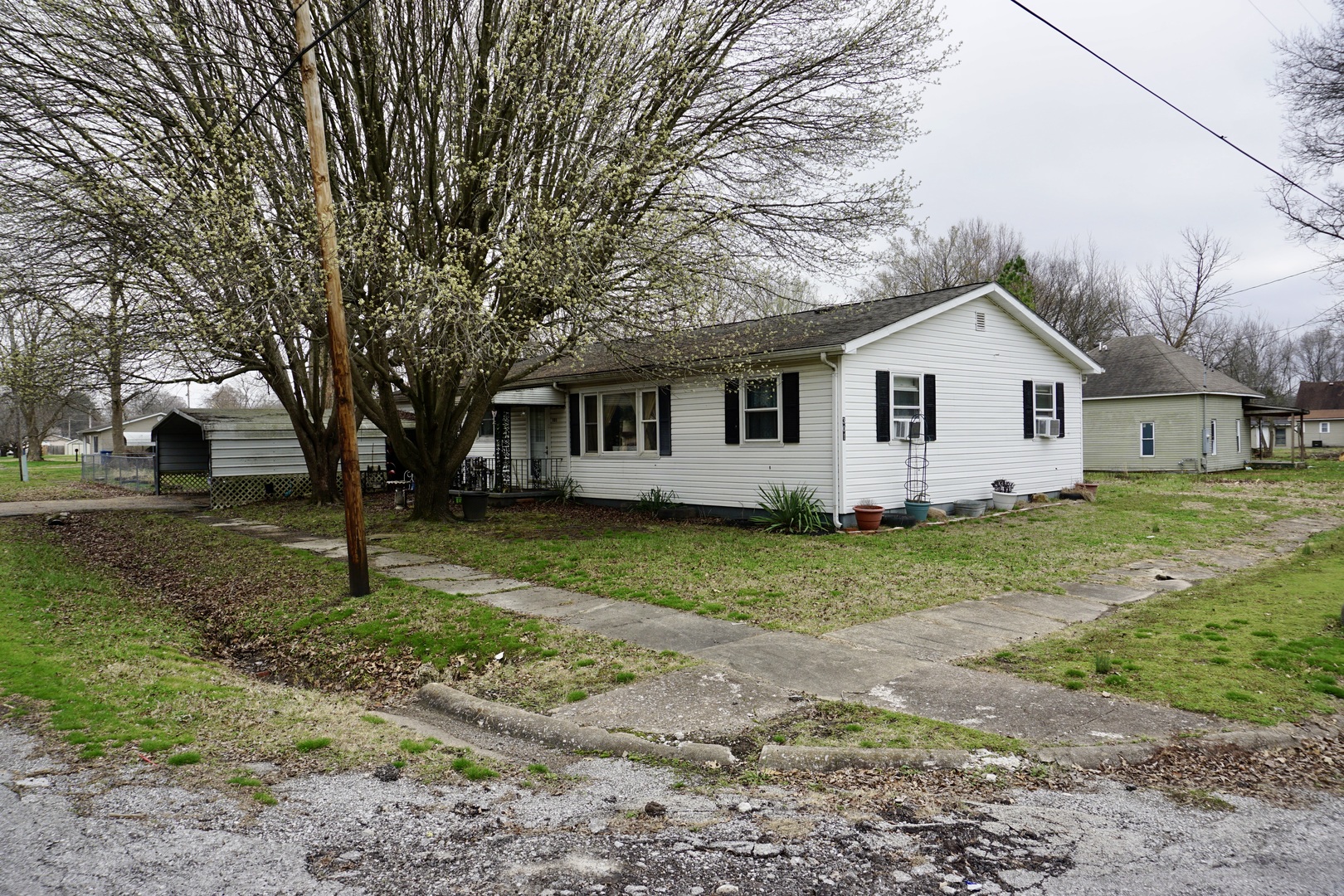 301 S Sims Street, Royalton, IL 62983