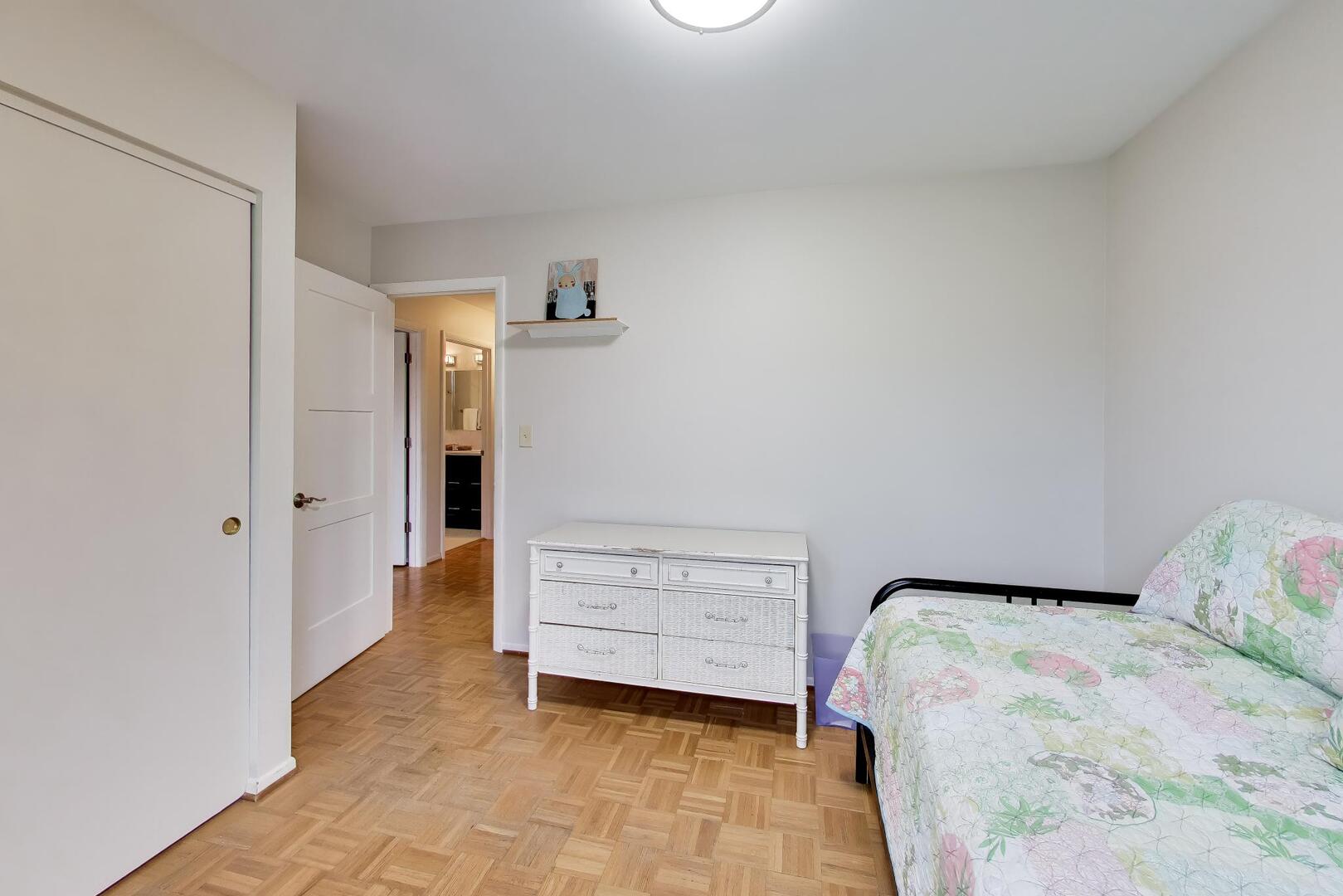 2819 N Kennicott Avenue, Arlington Heights, IL 60004