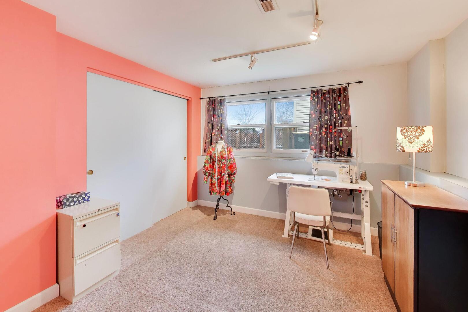 2819 N Kennicott Avenue, Arlington Heights, IL 60004