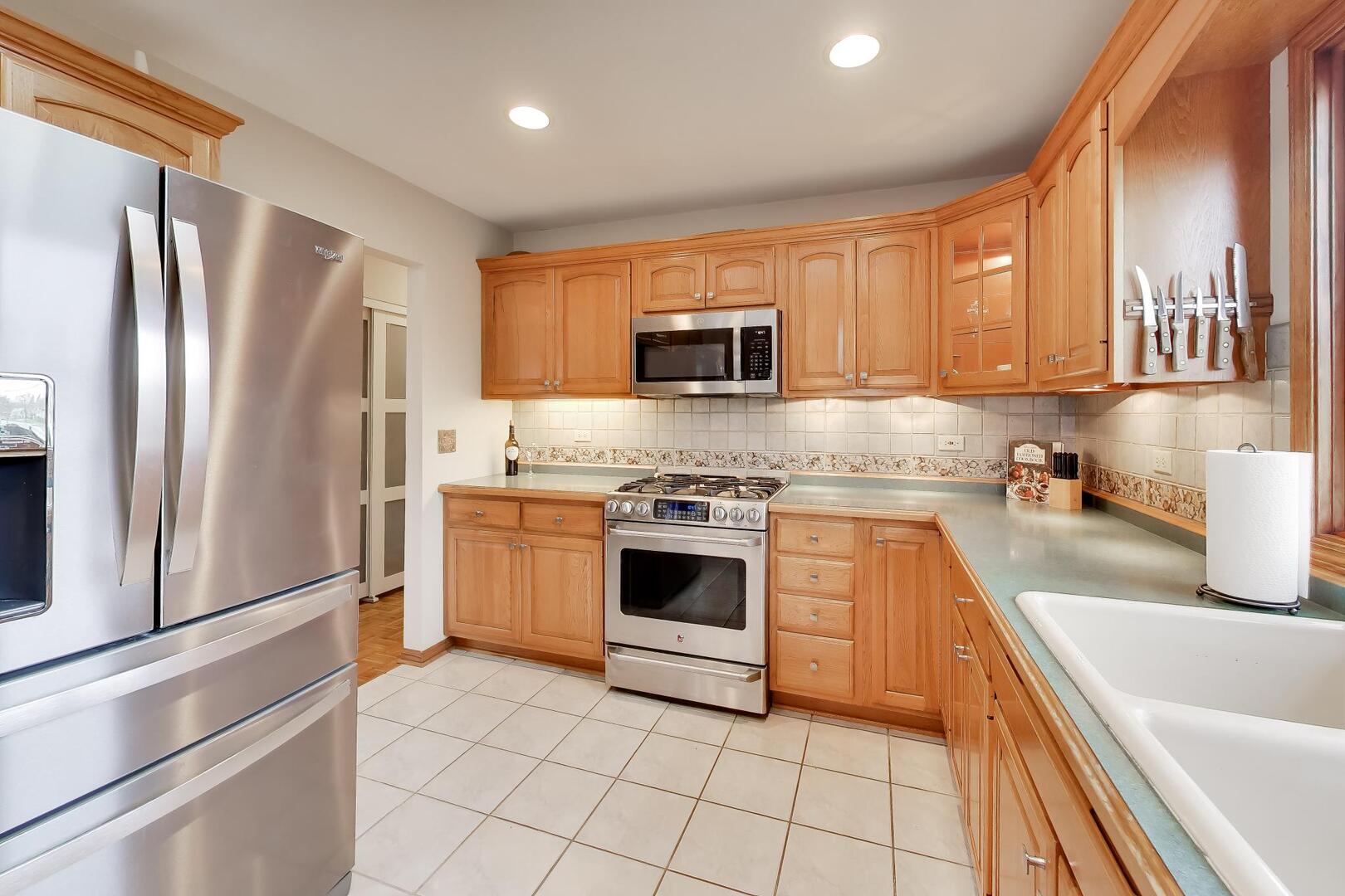 2819 N Kennicott Avenue, Arlington Heights, IL 60004