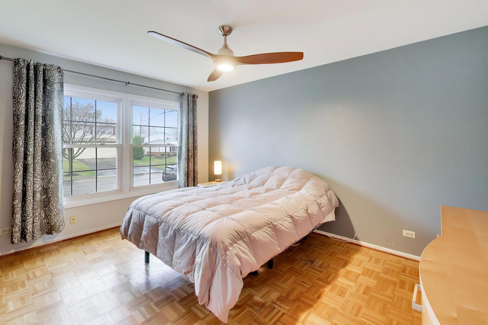 2819 N Kennicott Avenue, Arlington Heights, IL 60004