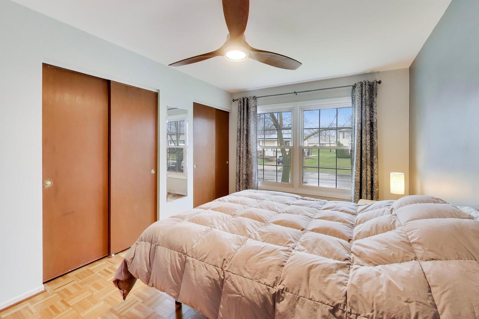 2819 N Kennicott Avenue, Arlington Heights, IL 60004