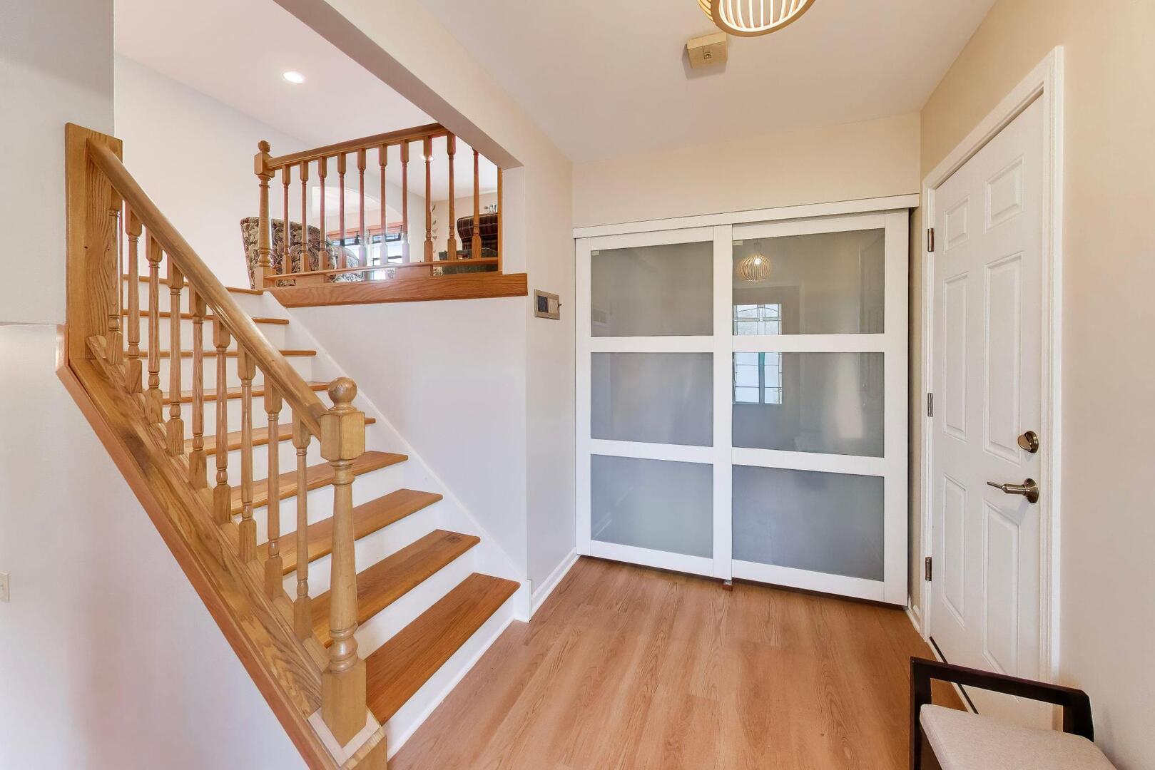 2819 N Kennicott Avenue, Arlington Heights, IL 60004