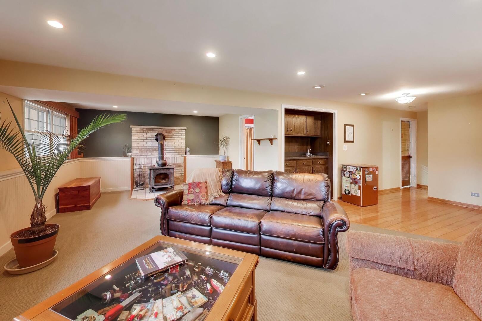 2819 N Kennicott Avenue, Arlington Heights, IL 60004