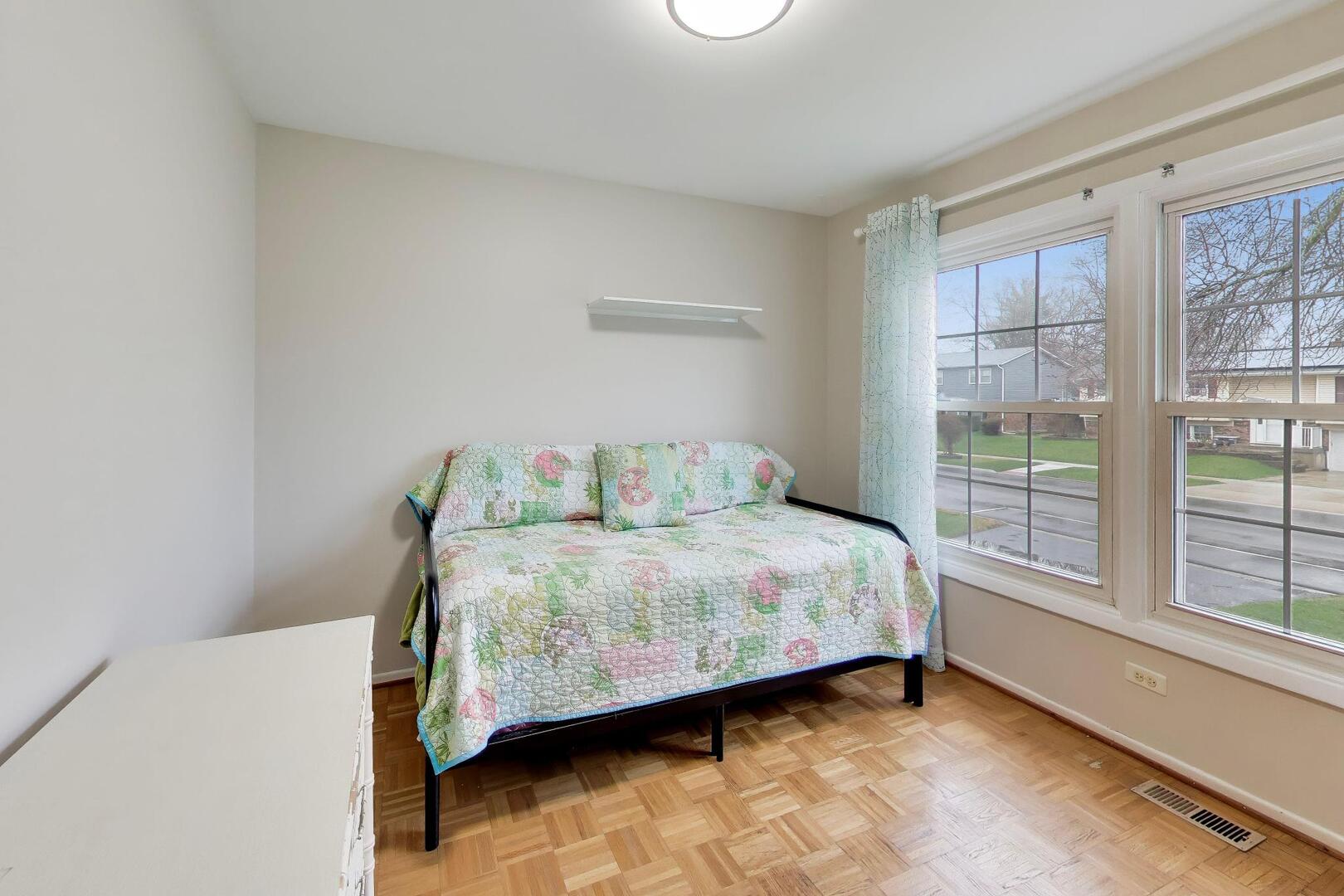 2819 N Kennicott Avenue, Arlington Heights, IL 60004