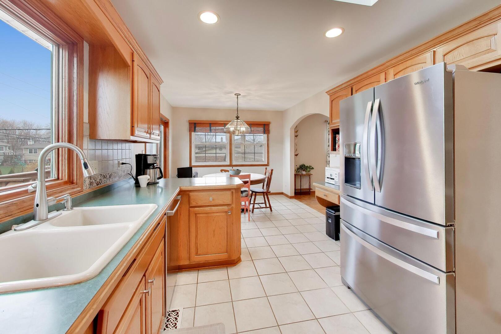 2819 N Kennicott Avenue, Arlington Heights, IL 60004