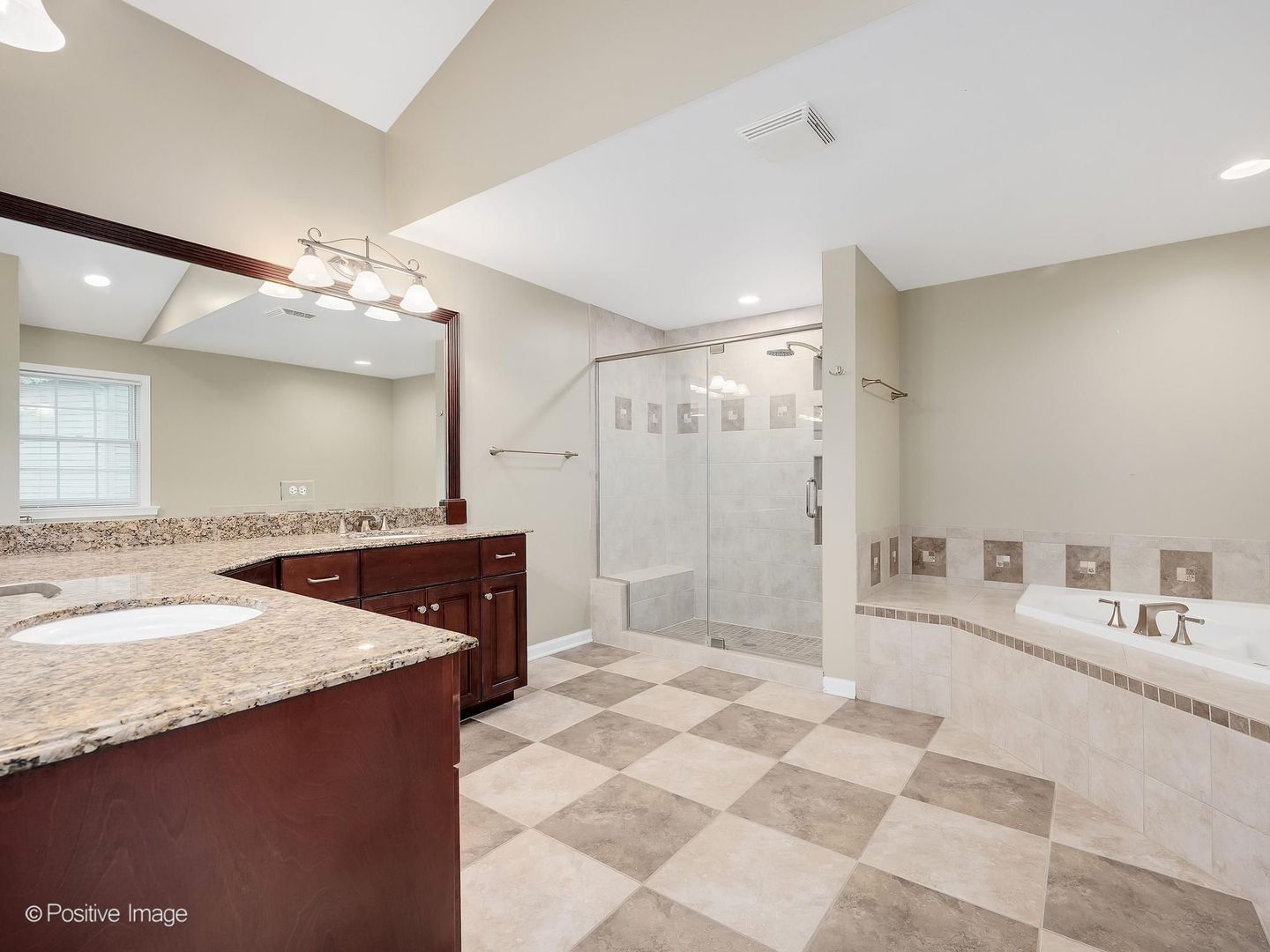 2S560 Seneca Drive, Wheaton, IL 60189