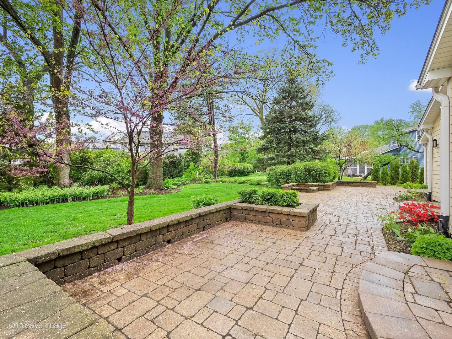 2S560 Seneca Drive, Wheaton, IL 60189