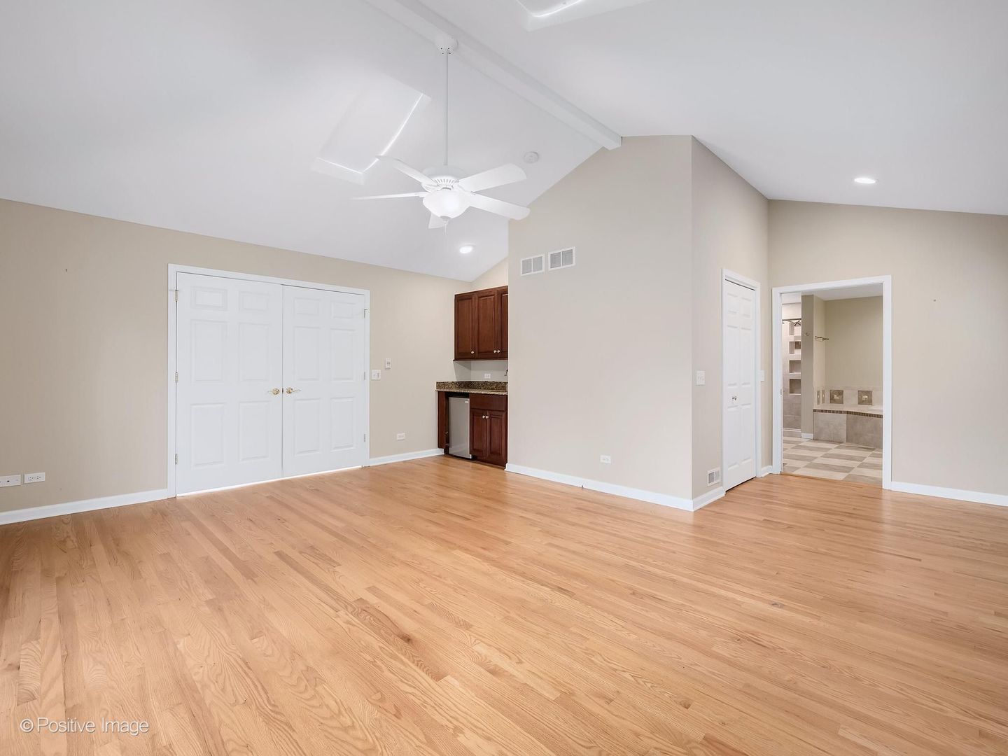 2S560 Seneca Drive, Wheaton, IL 60189