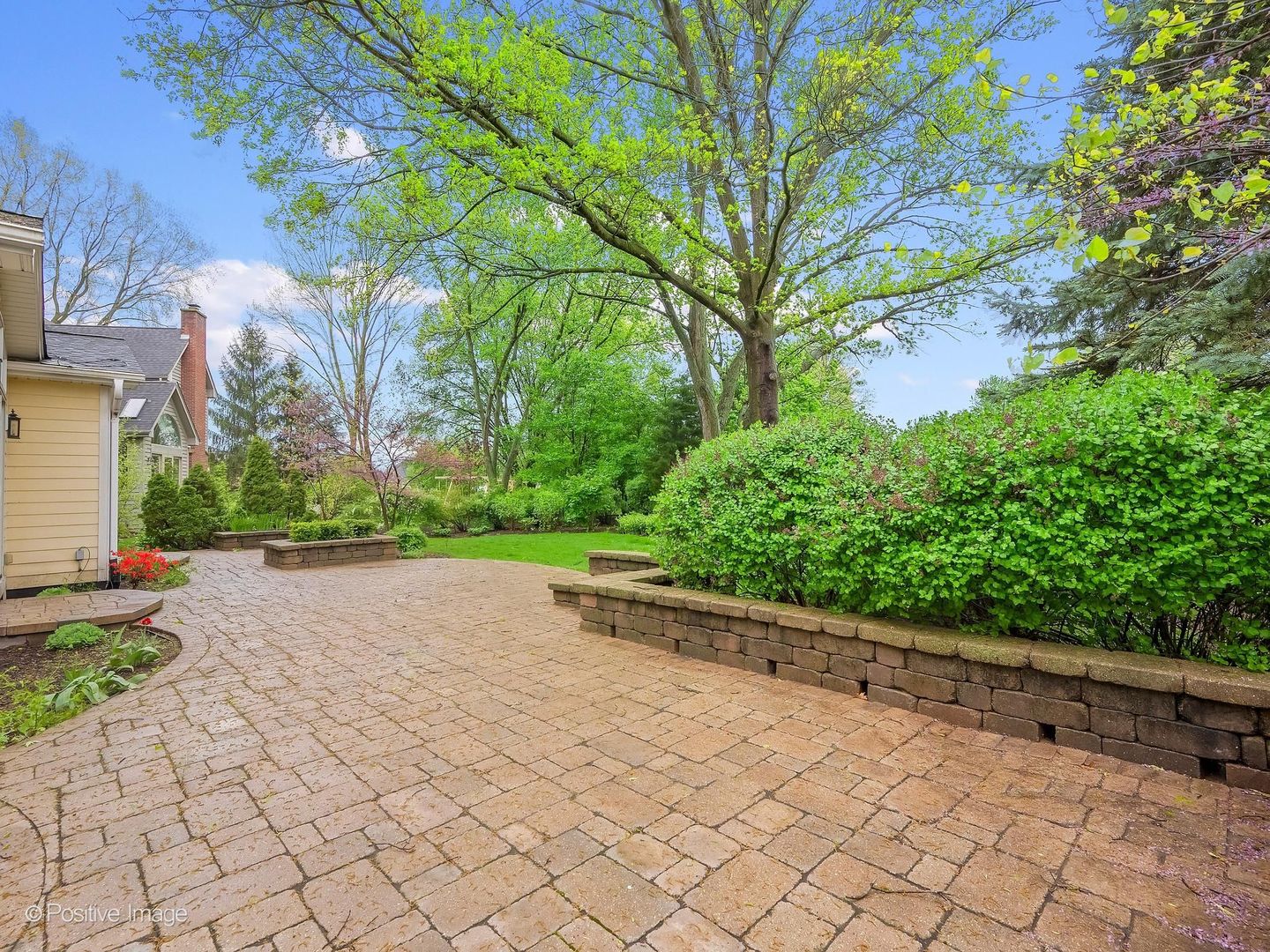 2S560 Seneca Drive, Wheaton, IL 60189