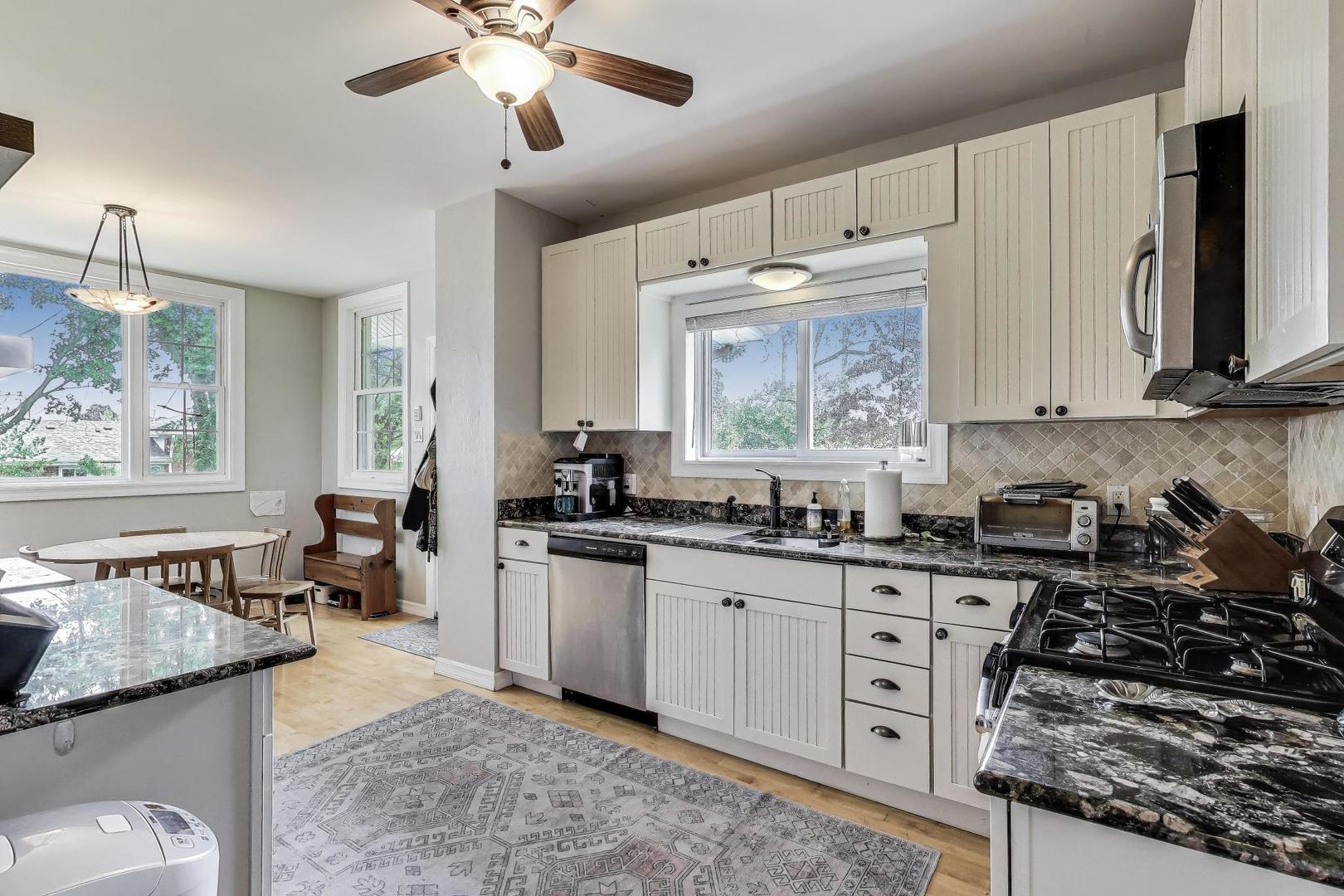 36 E Touhy Avenue, Park Ridge, IL 60068