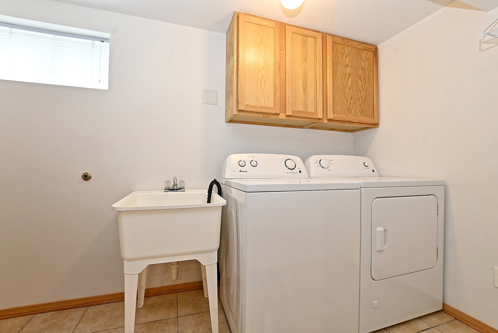 9416 S 80th Court, Hickory Hills, IL 60457