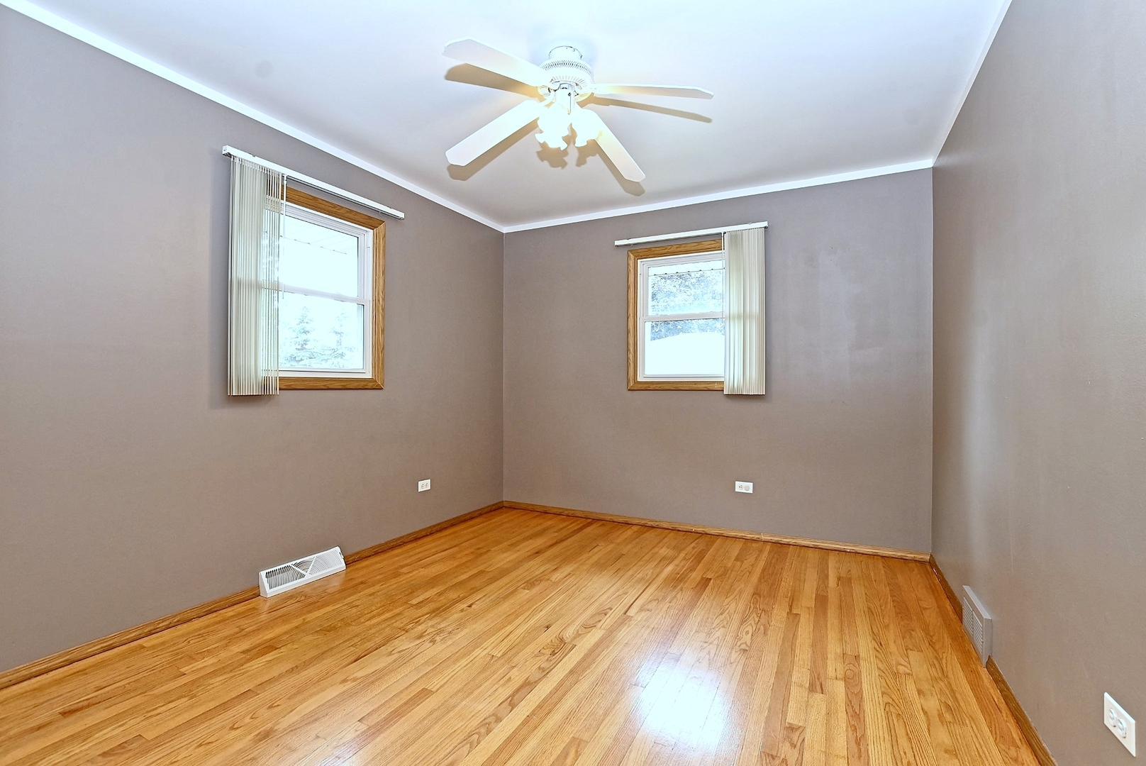 9416 S 80th Court, Hickory Hills, IL 60457